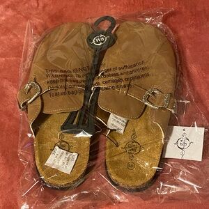Sole Mates NWT Beige Slides